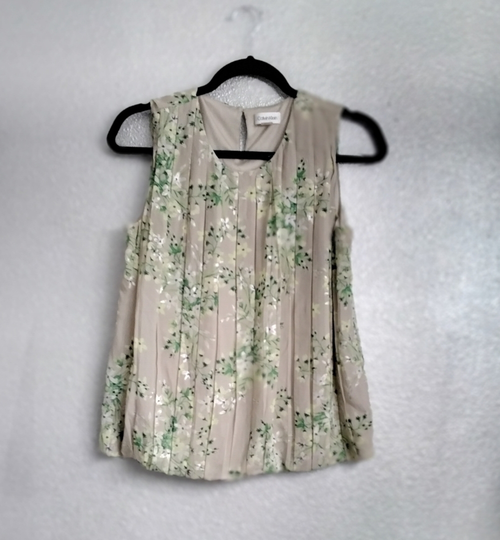 Calvin Klein  Pleated Floral Slewveless Blouse  Size M